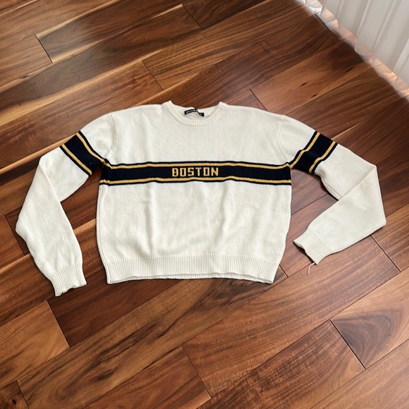 BRANDY MELVILLE BOSTON SWEATER OS - Picture 3 of 8